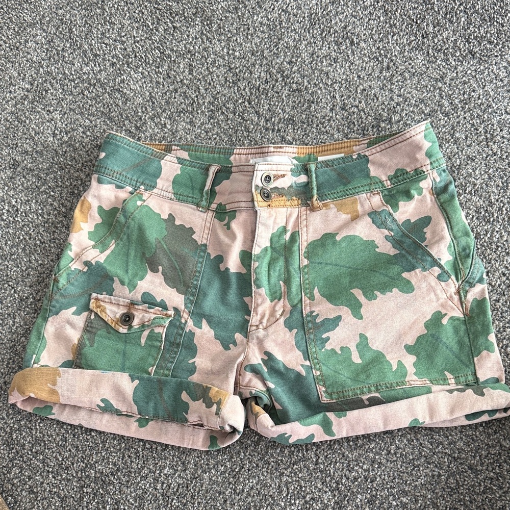 Anthropologie Women’s Camo Utility Shorts - Green/cream/light Pink